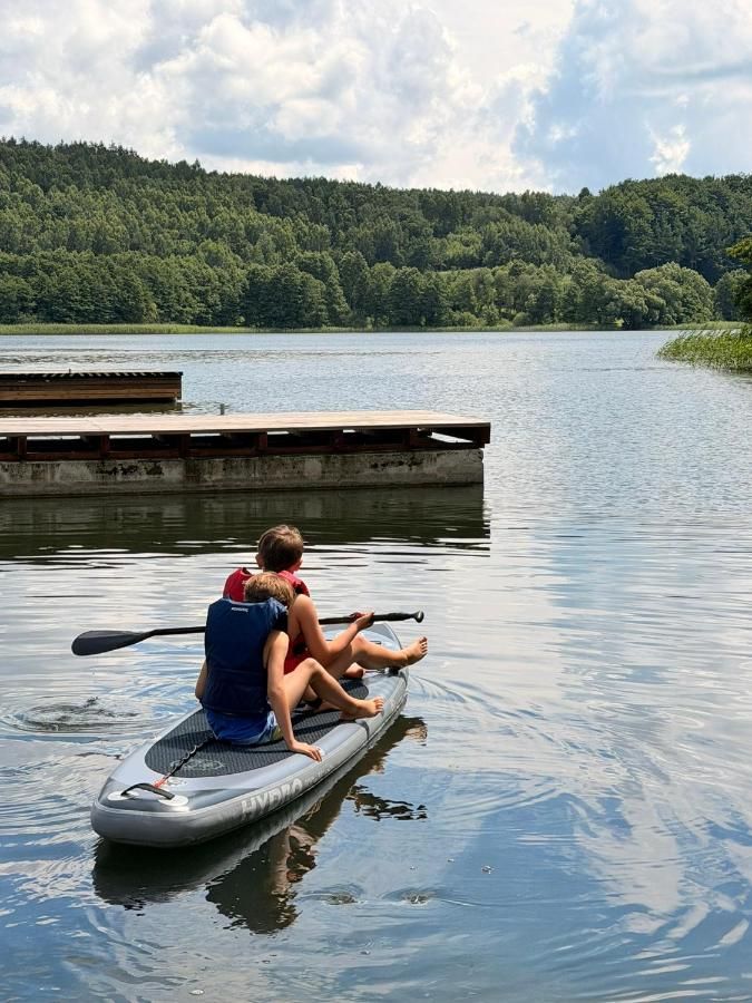 Deska SUP na jeziorze